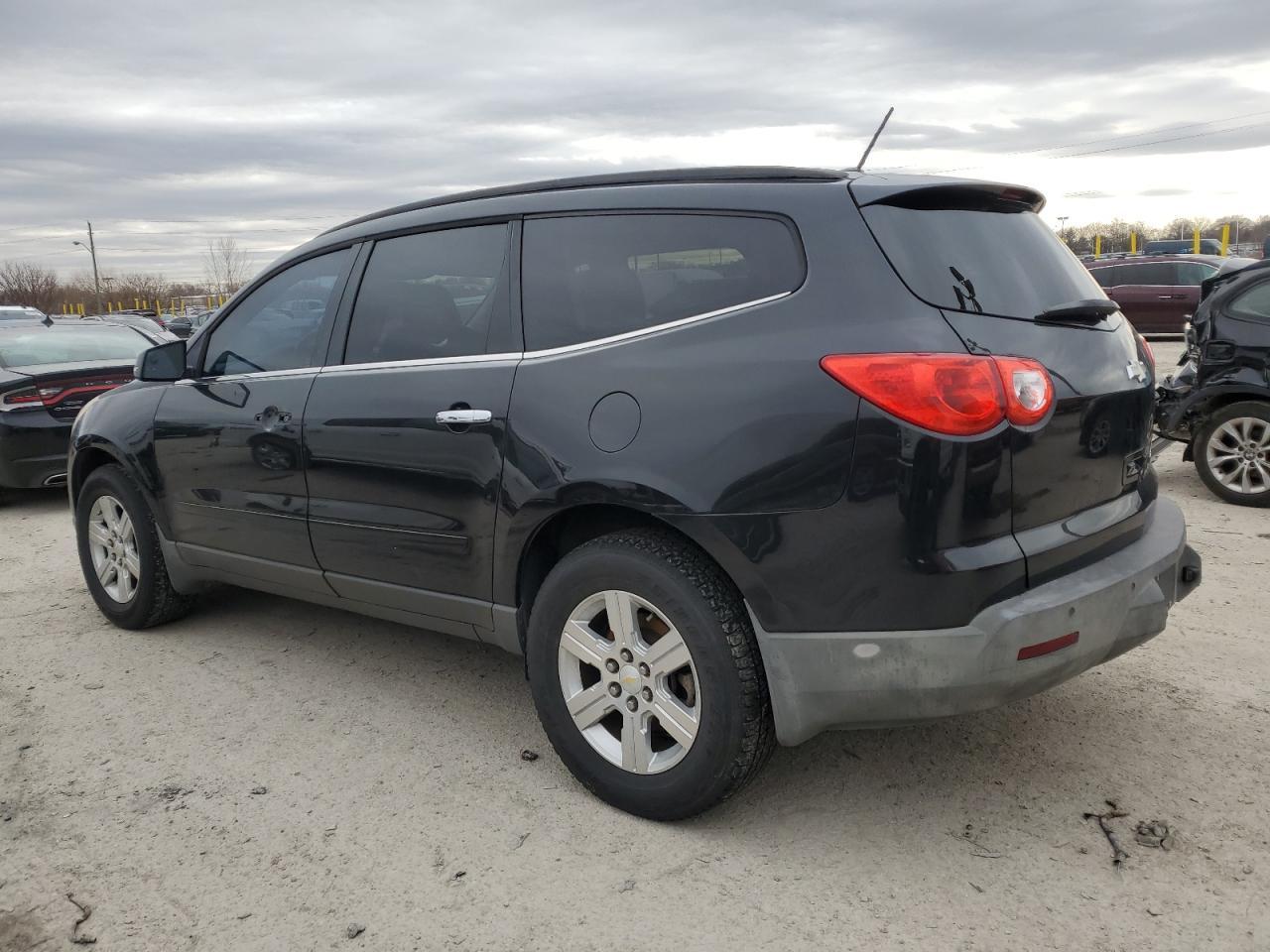 2012 CHEVROLET TRAVERSE L - Image 2