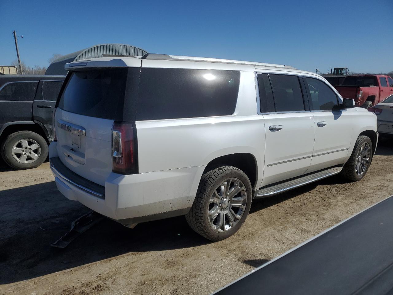 2016 GMC YUKON XL D - Фото 3