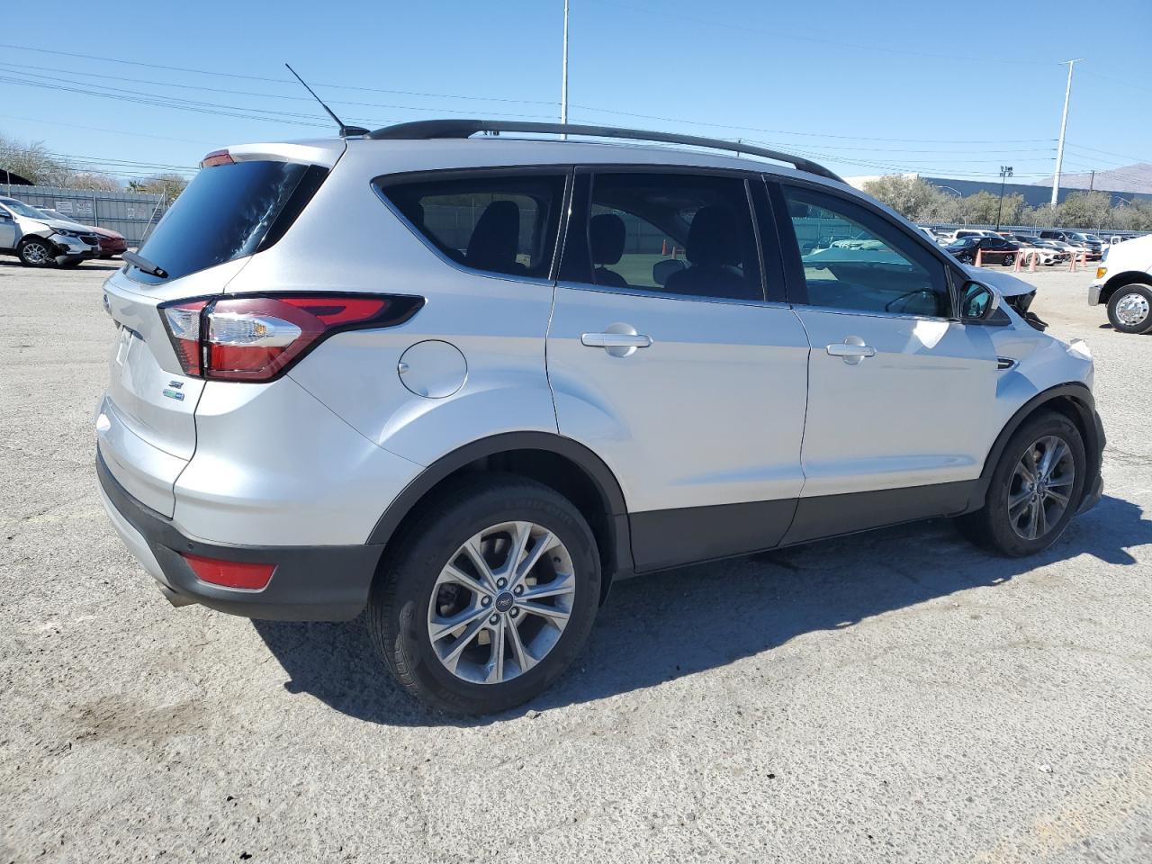 2017 FORD ESCAPE SE - Фото 3