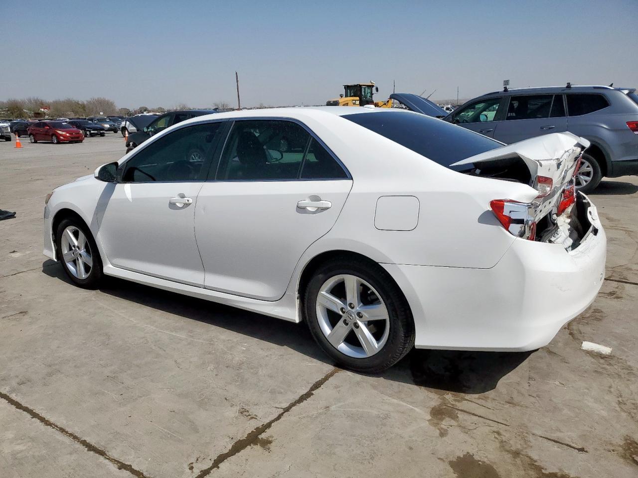 2014 TOYOTA CAMRY L - Image 2