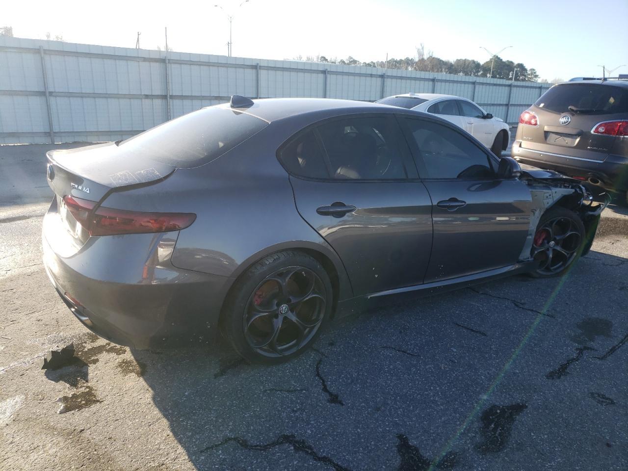 2017 ALFA ROMEO GIULIA TI - Image 3
