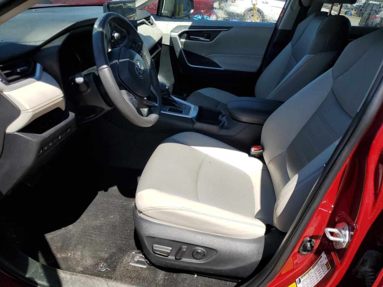 2024 TOYOTA RAV4 XLE P - Фото 7
