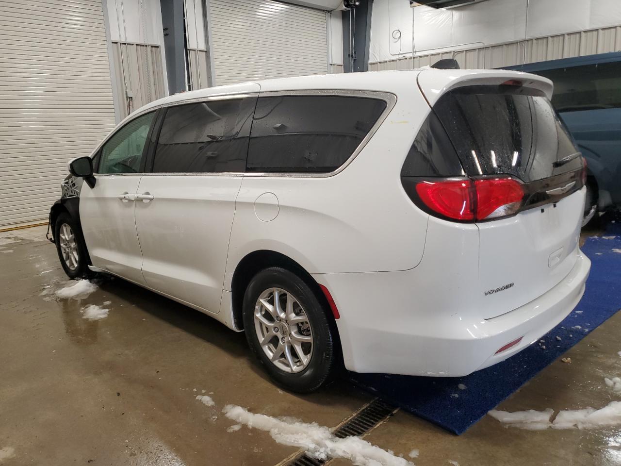 2022 CHRYSLER VOYAGER LX - Image 2