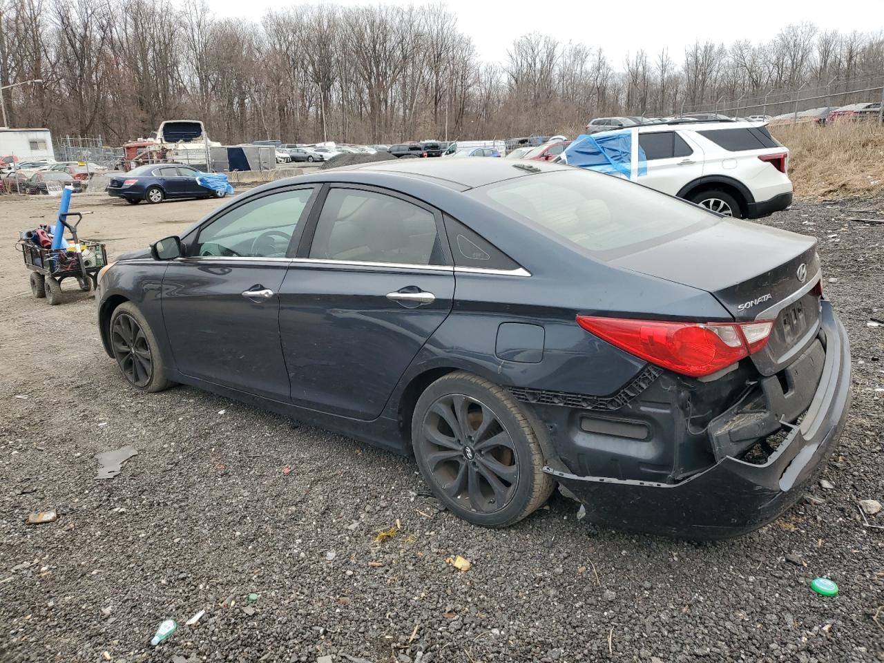 2013 HYUNDAI SONATA SE - Image 2