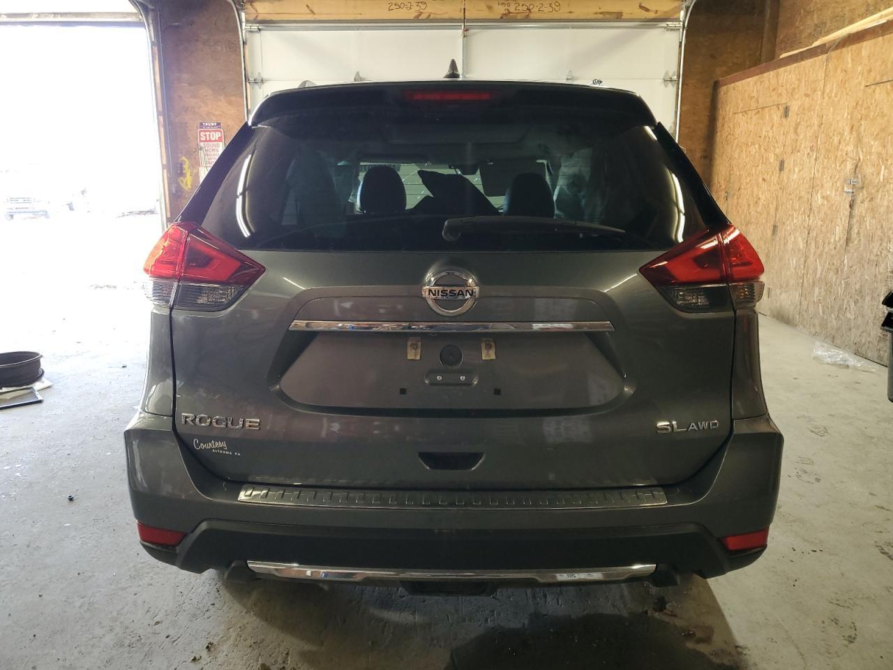 2017 NISSAN ROGUE SV - Фото 6