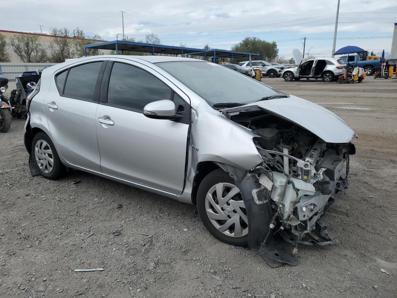 2015 TOYOTA PRIUS C - Фото 4
