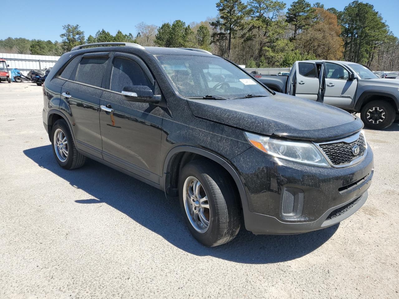 2015 KIA SORENTO LX - Image 4