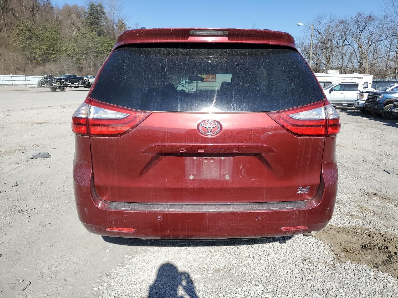2015 TOYOTA SIENNA XLE - Image 6