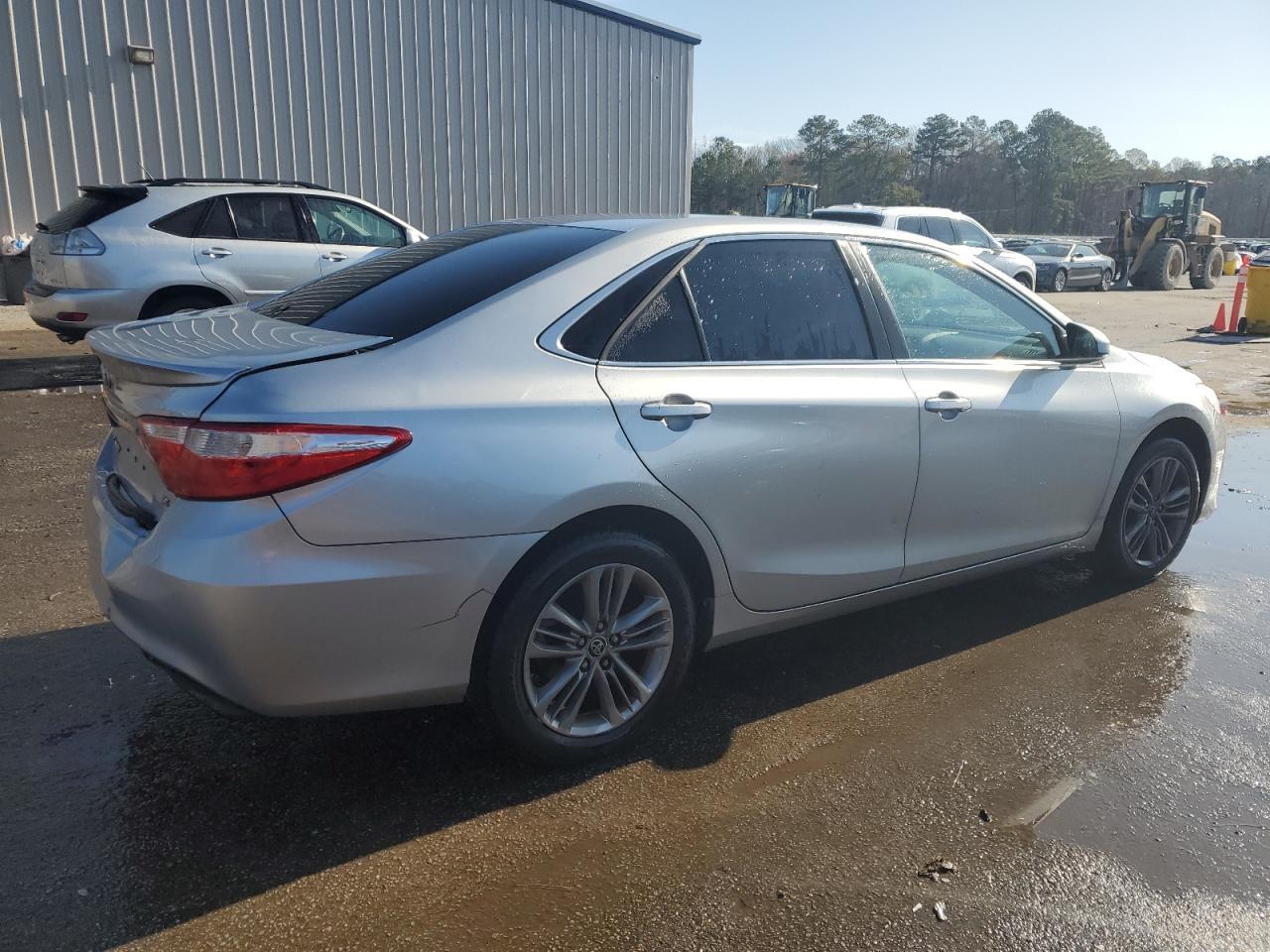 2015 TOYOTA CAMRY LE - Фото 3
