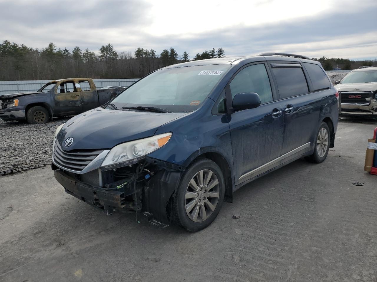 2011 TOYOTA SIENNA XLE