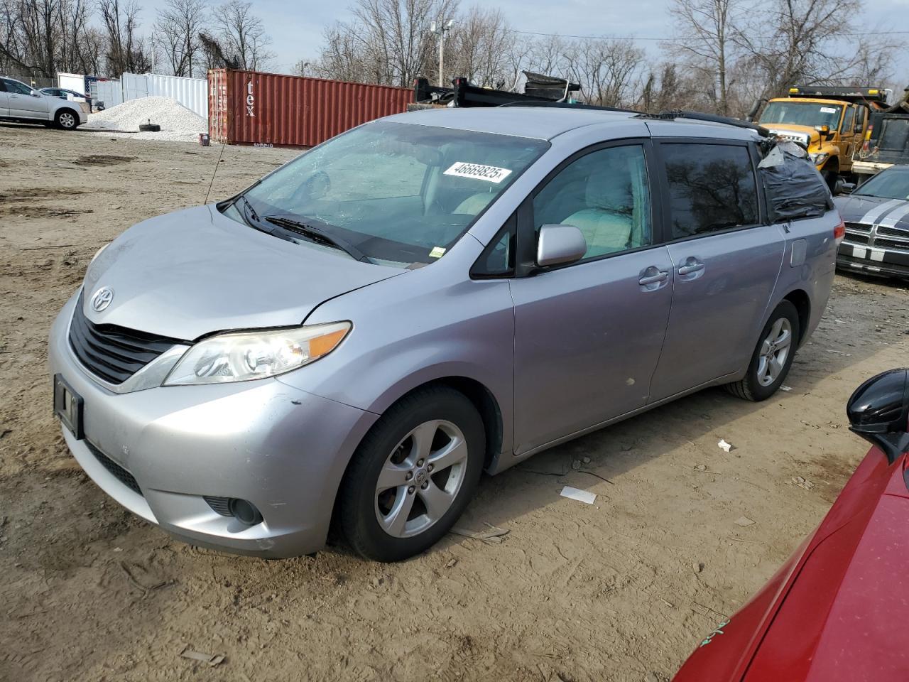 2012 TOYOTA SIENNA LE