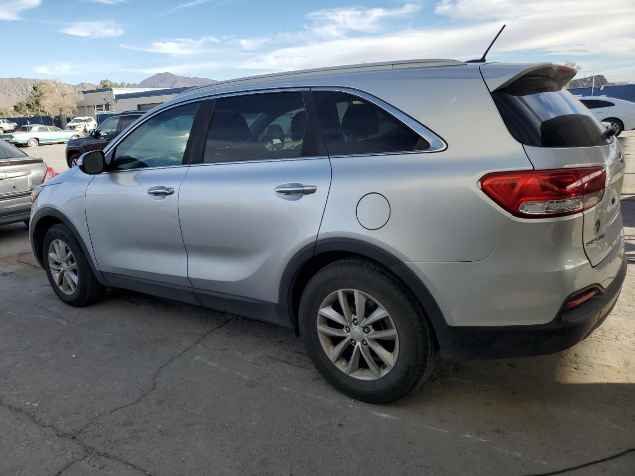 2017 KIA SORENTO LX - Фото 2