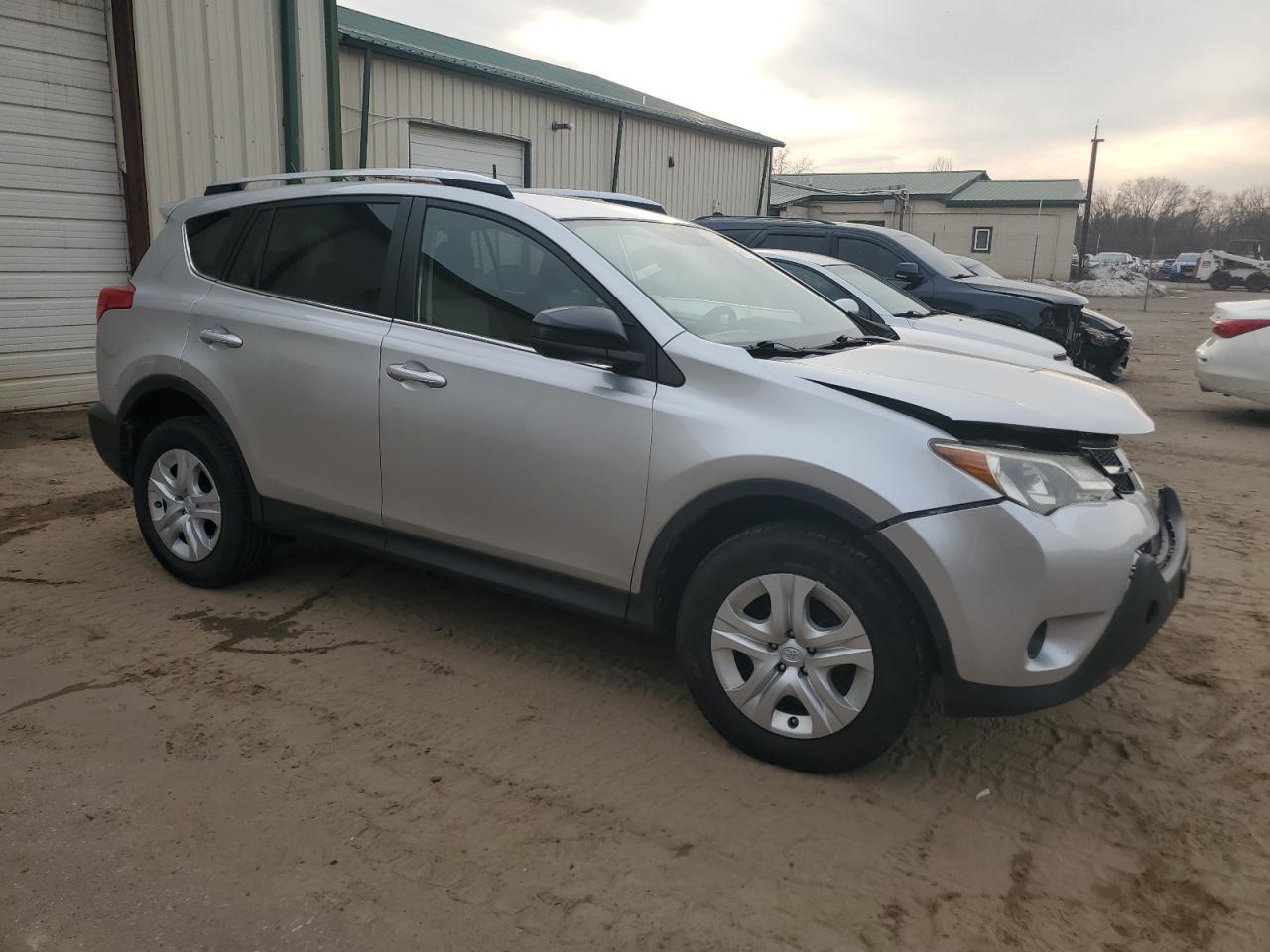 2015 TOYOTA RAV4 LE - Фото 4