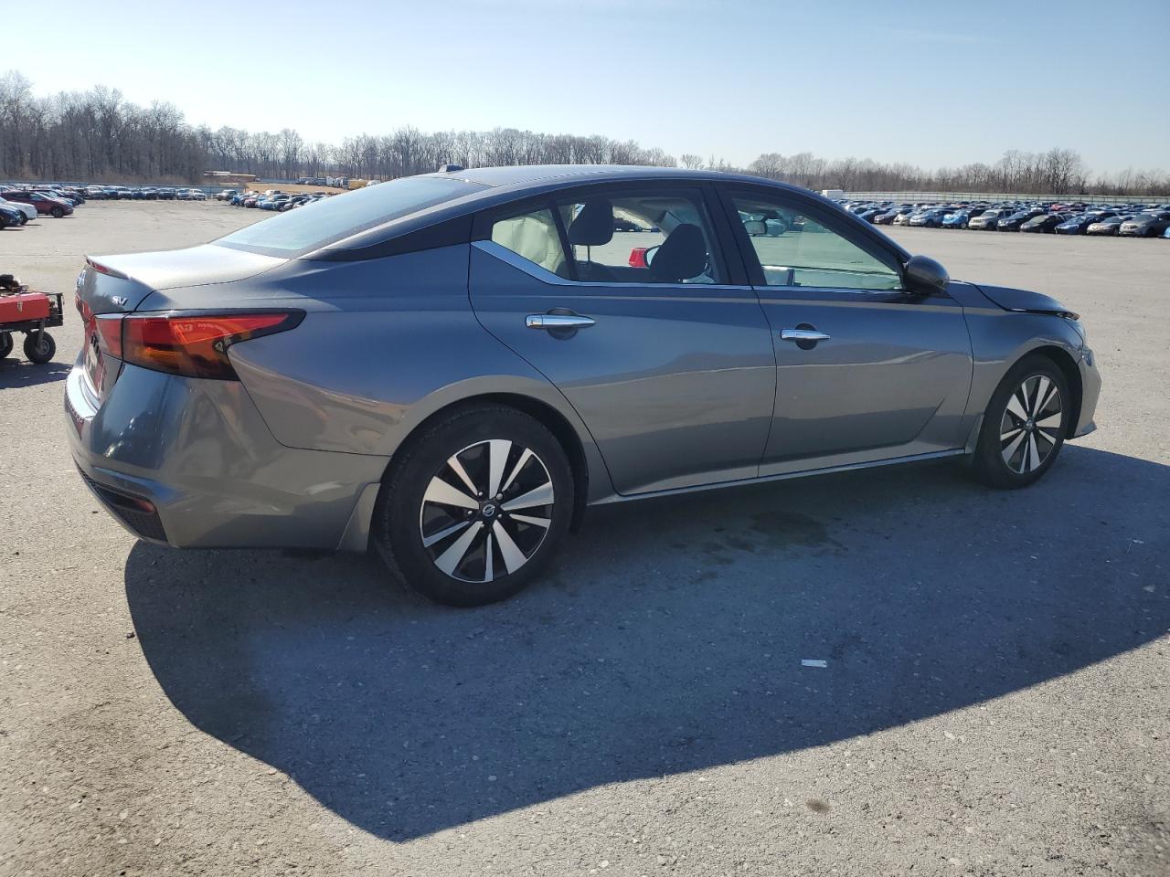 2022 NISSAN ALTIMA SV - Фото 3