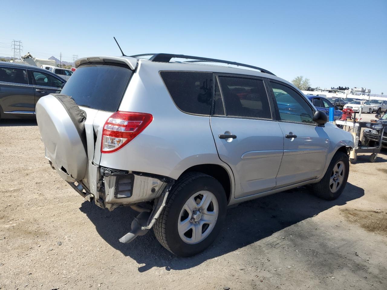 2011 TOYOTA RAV4 - Фото 3