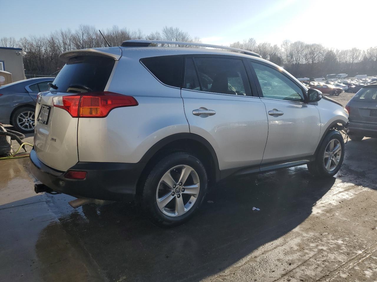 2015 TOYOTA RAV4 XLE - Фото 3