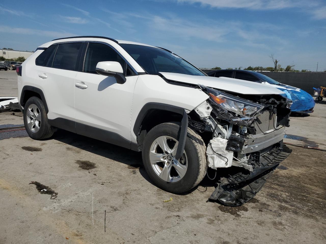 2020 TOYOTA RAV4 XLE - Image 4