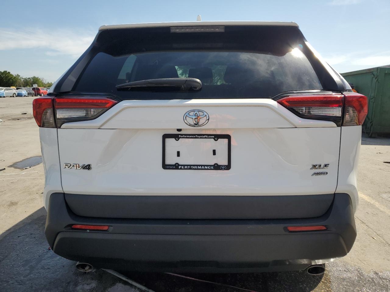 2020 TOYOTA RAV4 XLE - Image 6