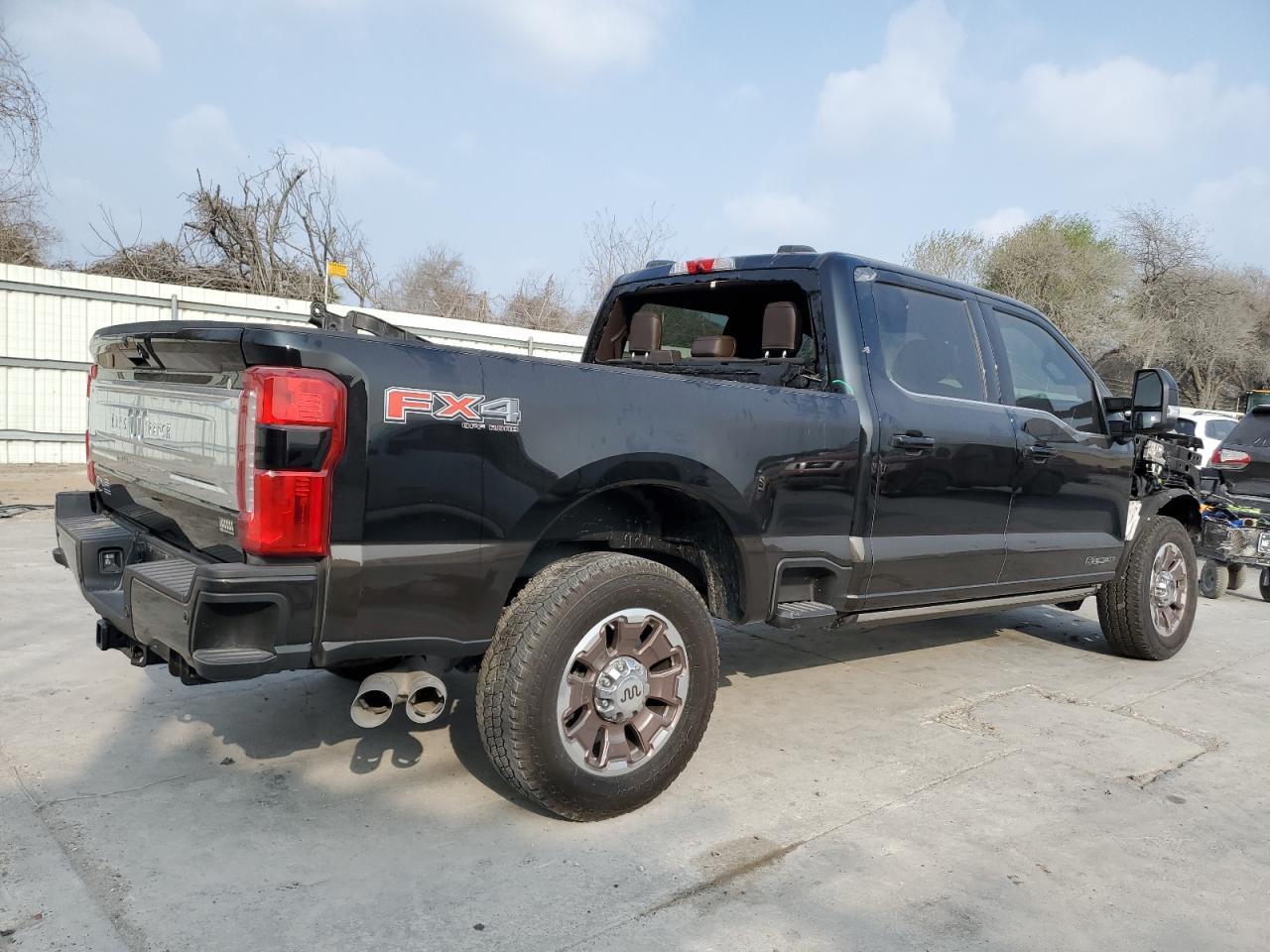 2024 FORD F250 SUPER - Image 3