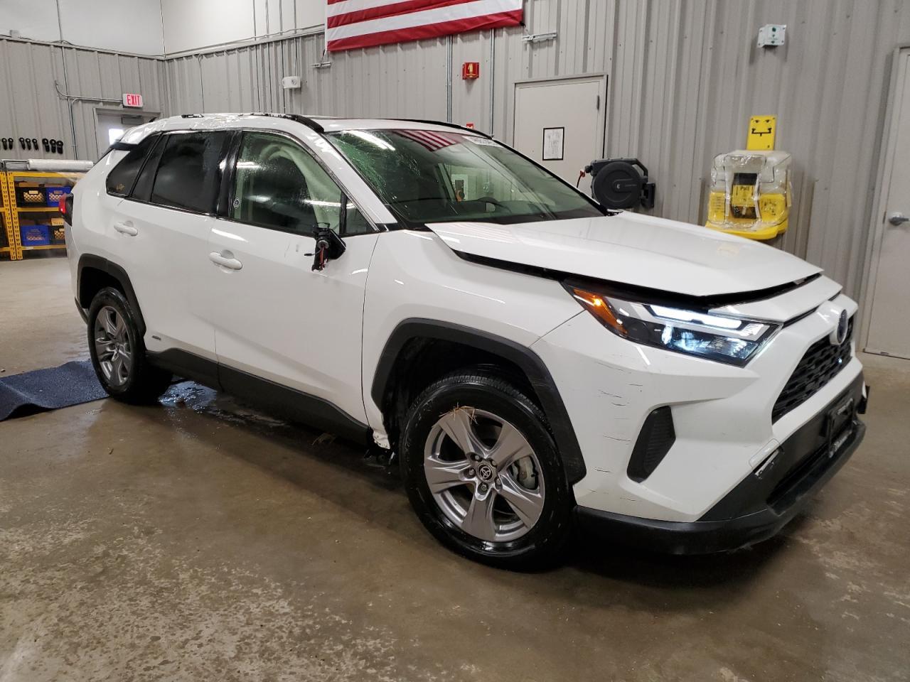 2022 TOYOTA RAV4 XLE - Image 4