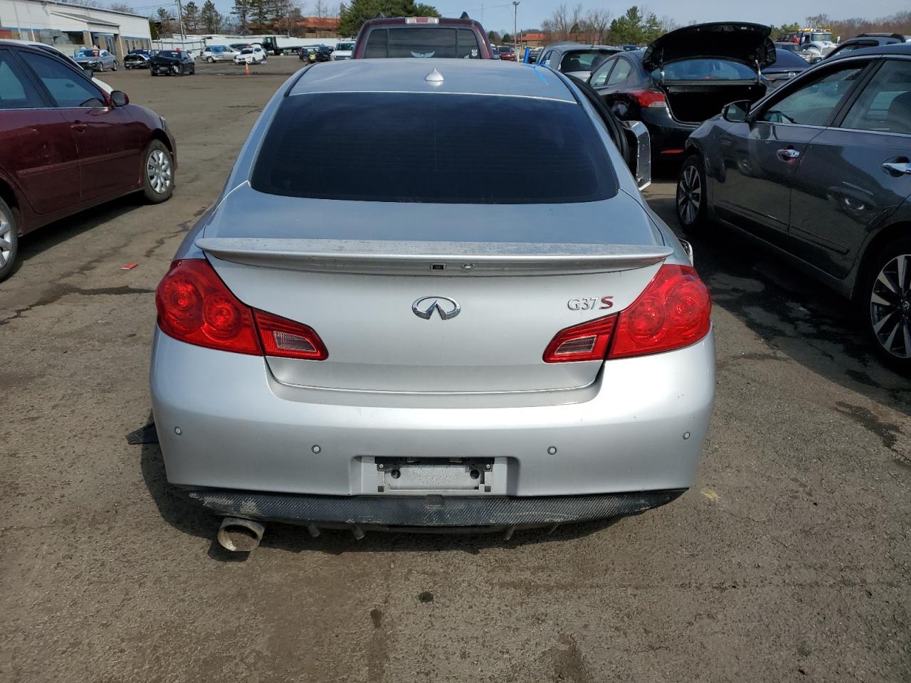 2011 INFINITI G37 BASE - Image 6