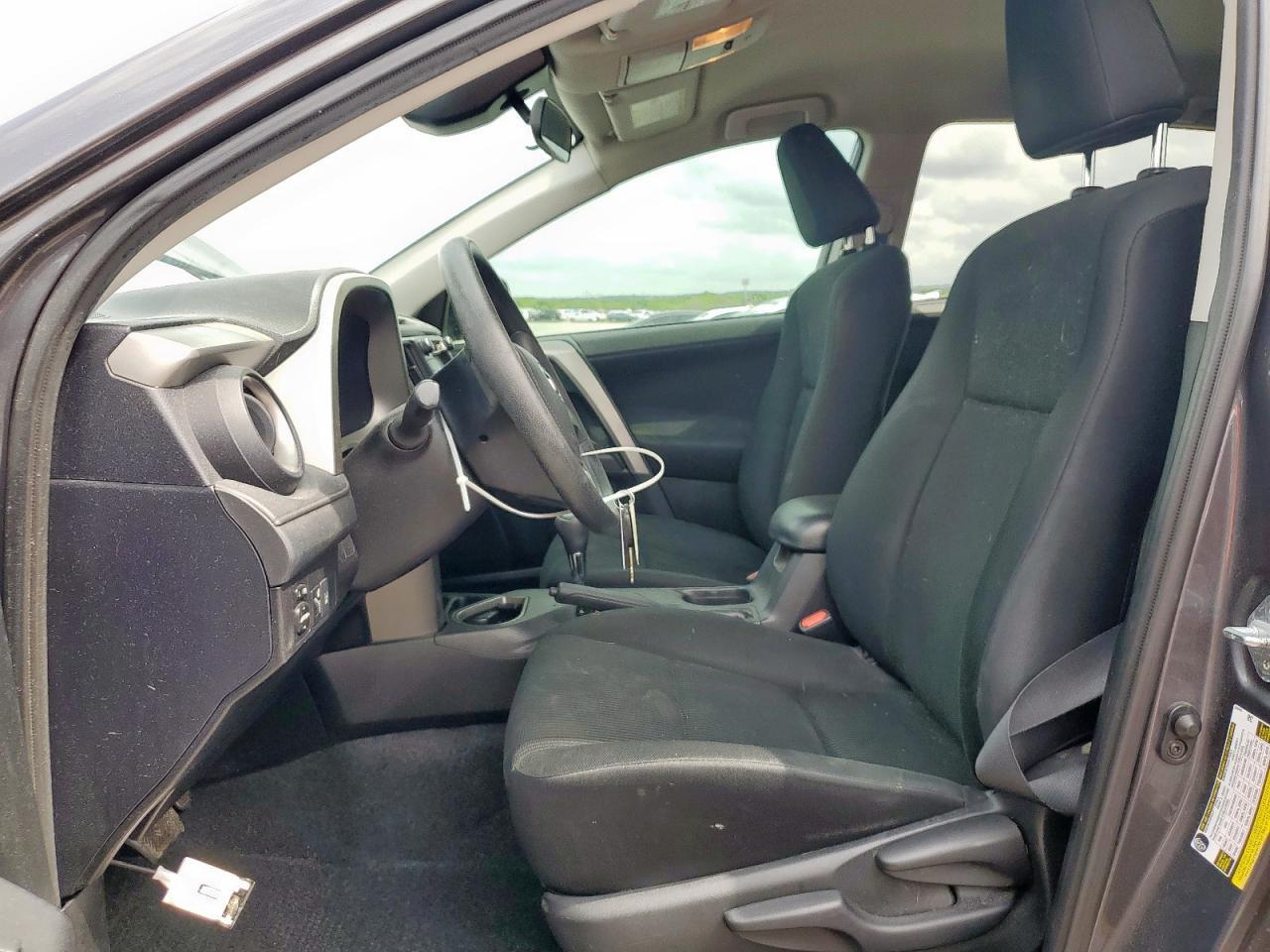 2017 TOYOTA RAV4 LE - Фото 7