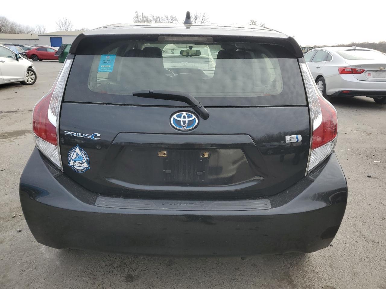 2016 TOYOTA PRIUS C - Фото 6