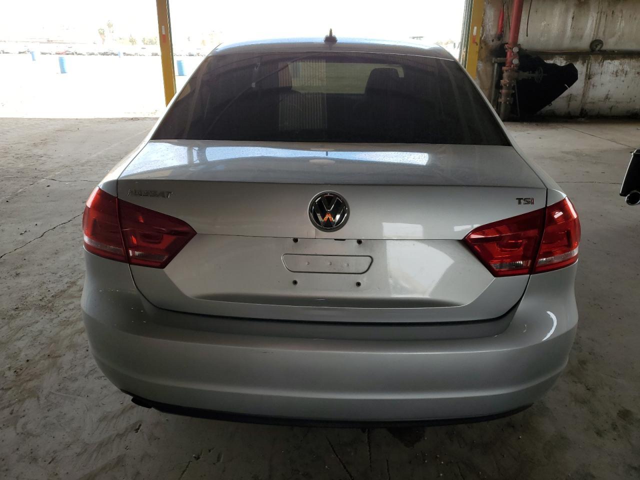 2015 VOLKSWAGEN PASSAT S - Image 6