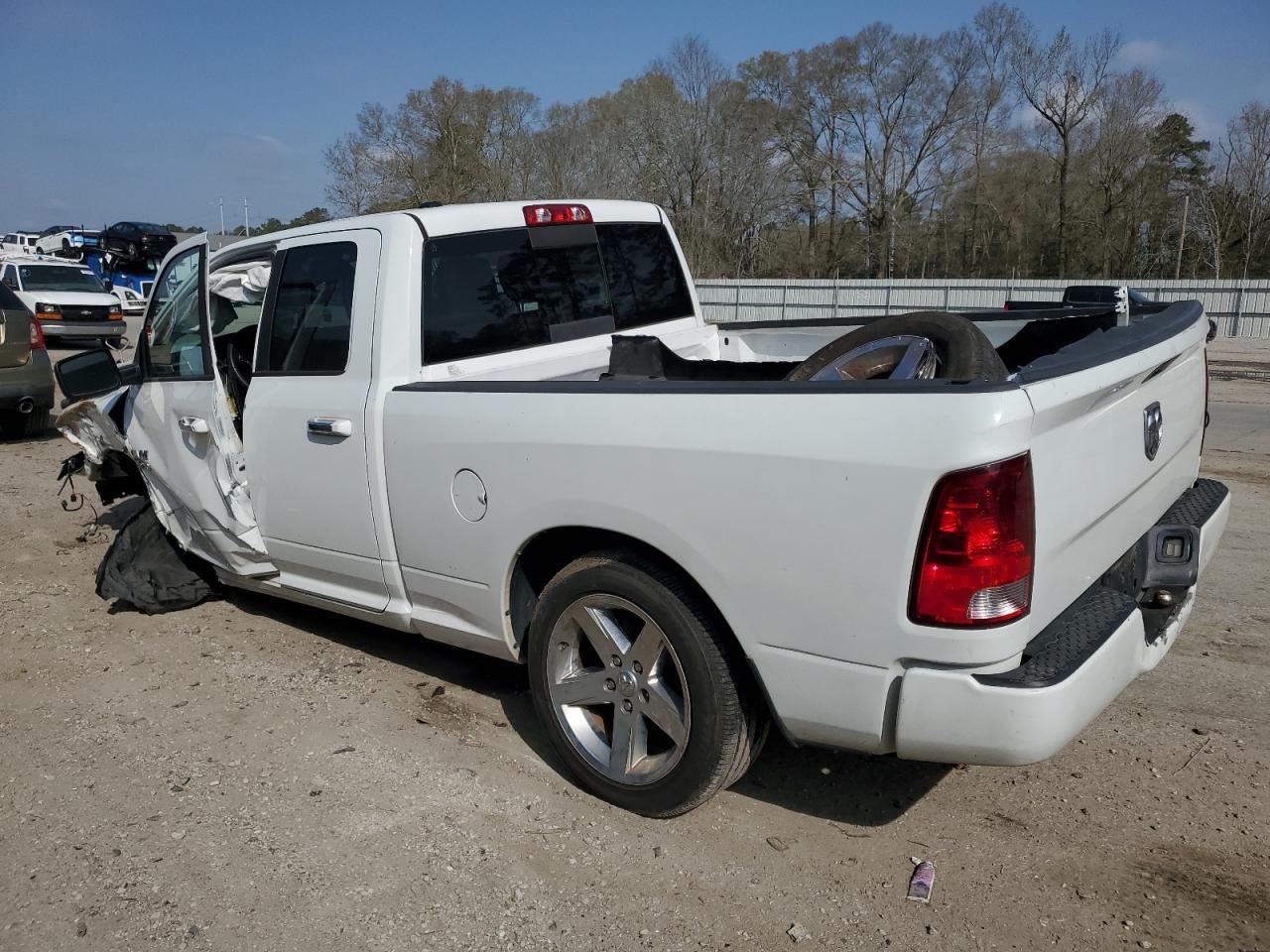 2015 RAM 1500 SLT - Image 2