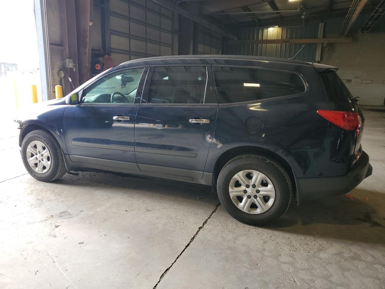 2011 CHEVROLET TRAVERSE L - Фото 2