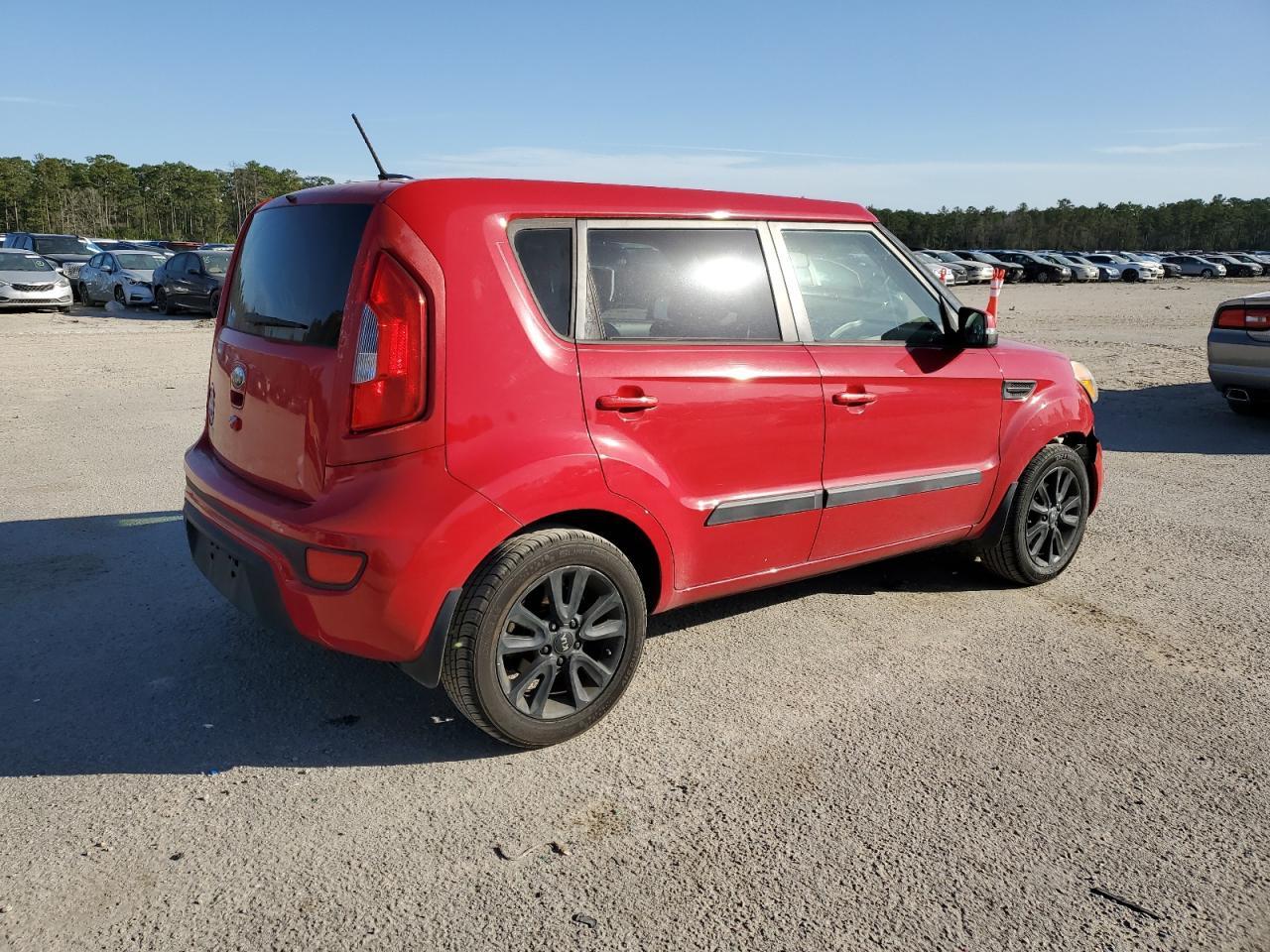 2013 KIA SOUL + - Image 3