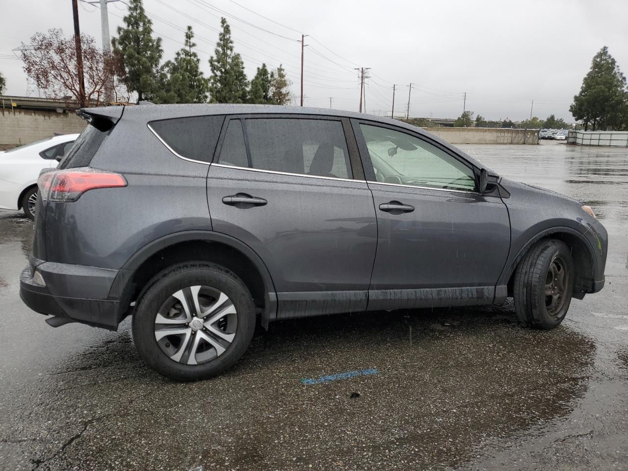 2018 TOYOTA RAV4 LE - Image 3