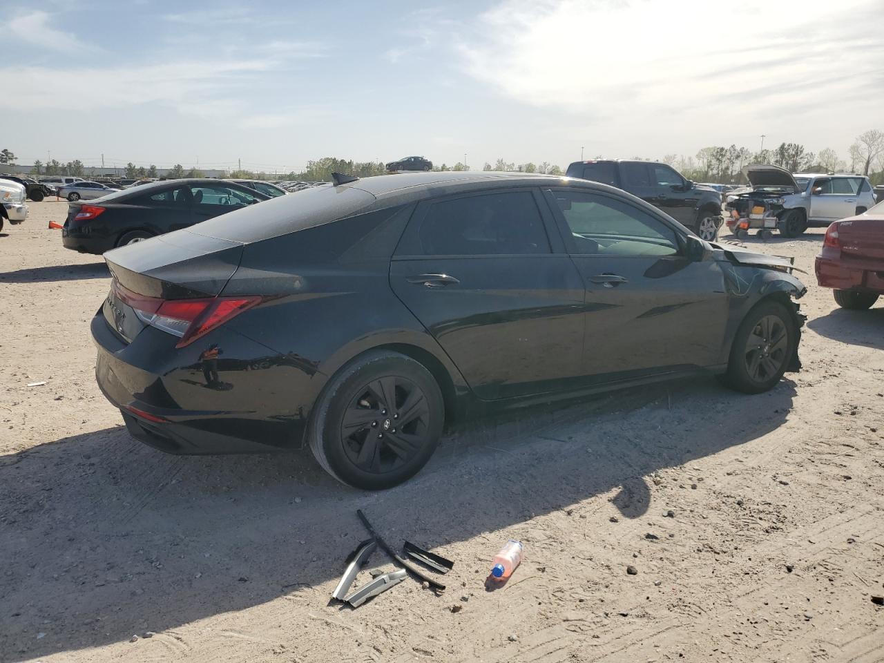 2023 HYUNDAI ELANTRA SE - Фото 3