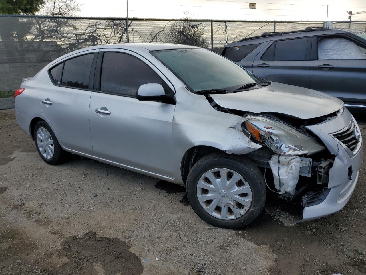 2014 NISSAN VERSA S - Фото 4