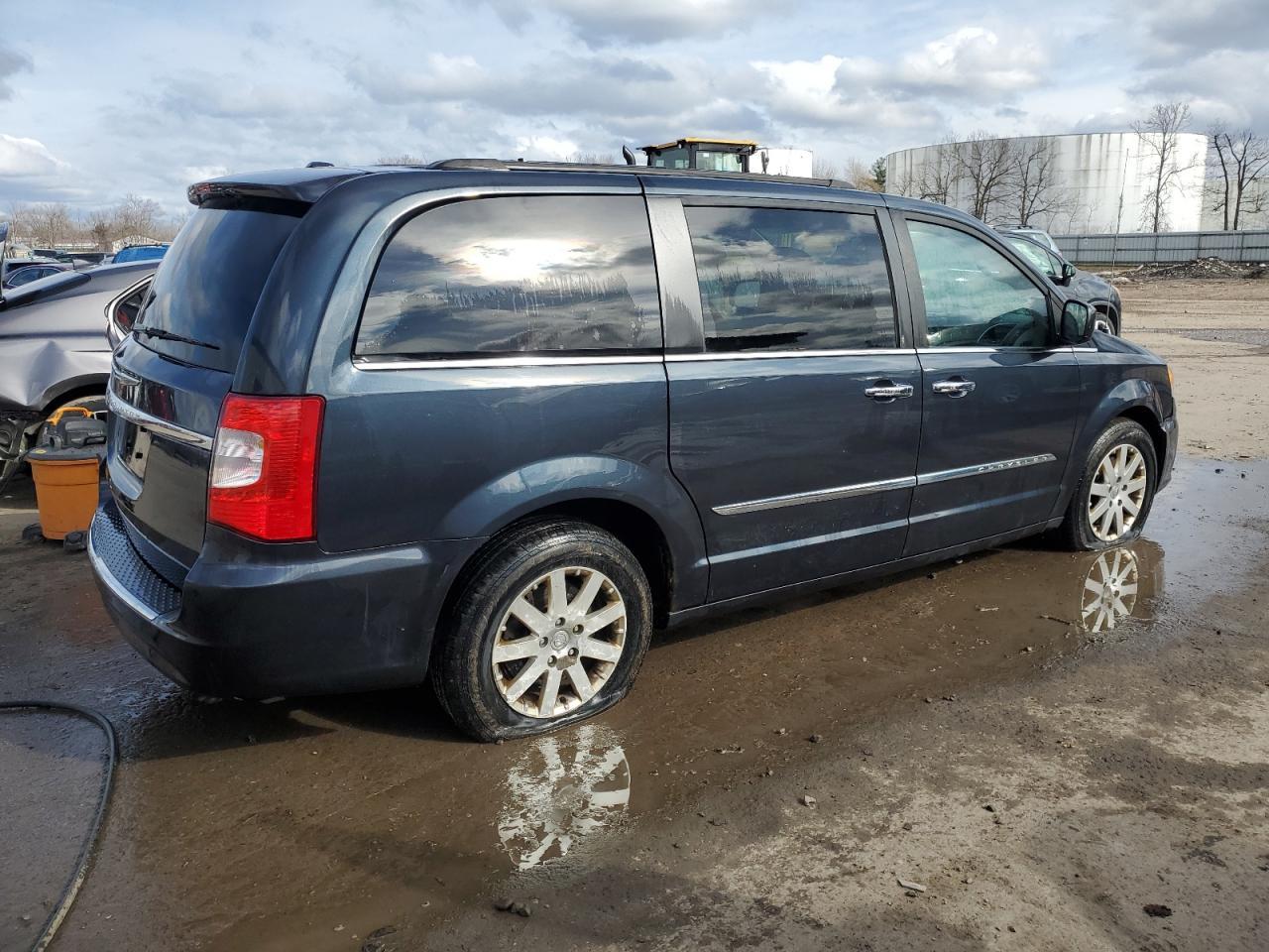 2014 CHRYSLER TOWN & COU - Image 3