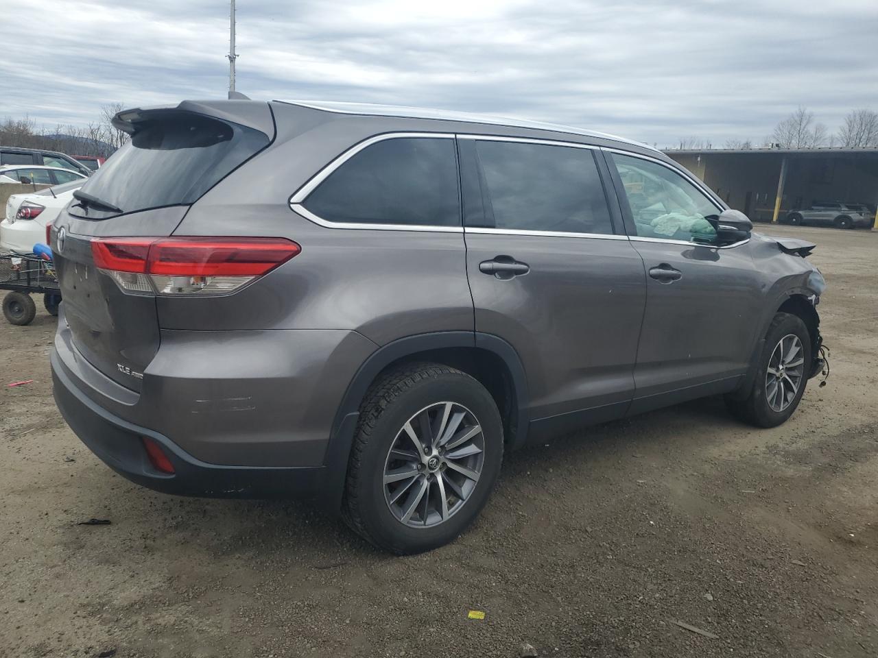 2019 TOYOTA HIGHLANDER - Image 3