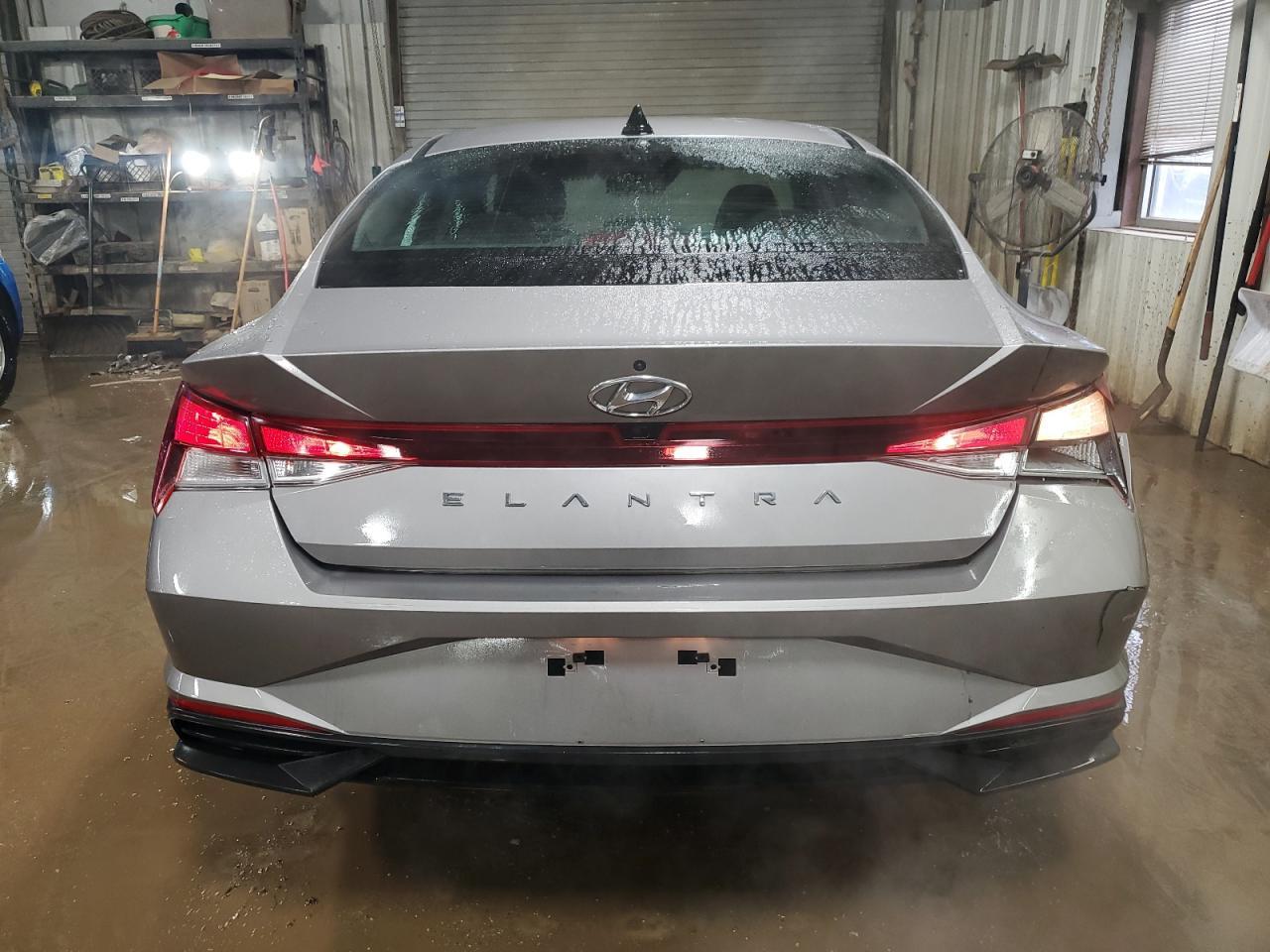 2022 HYUNDAI ELANTRA SE - Image 6