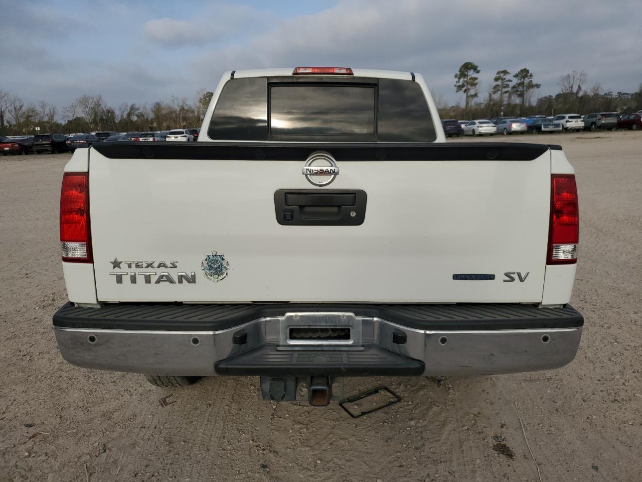 2015 NISSAN TITAN S - Фото 6