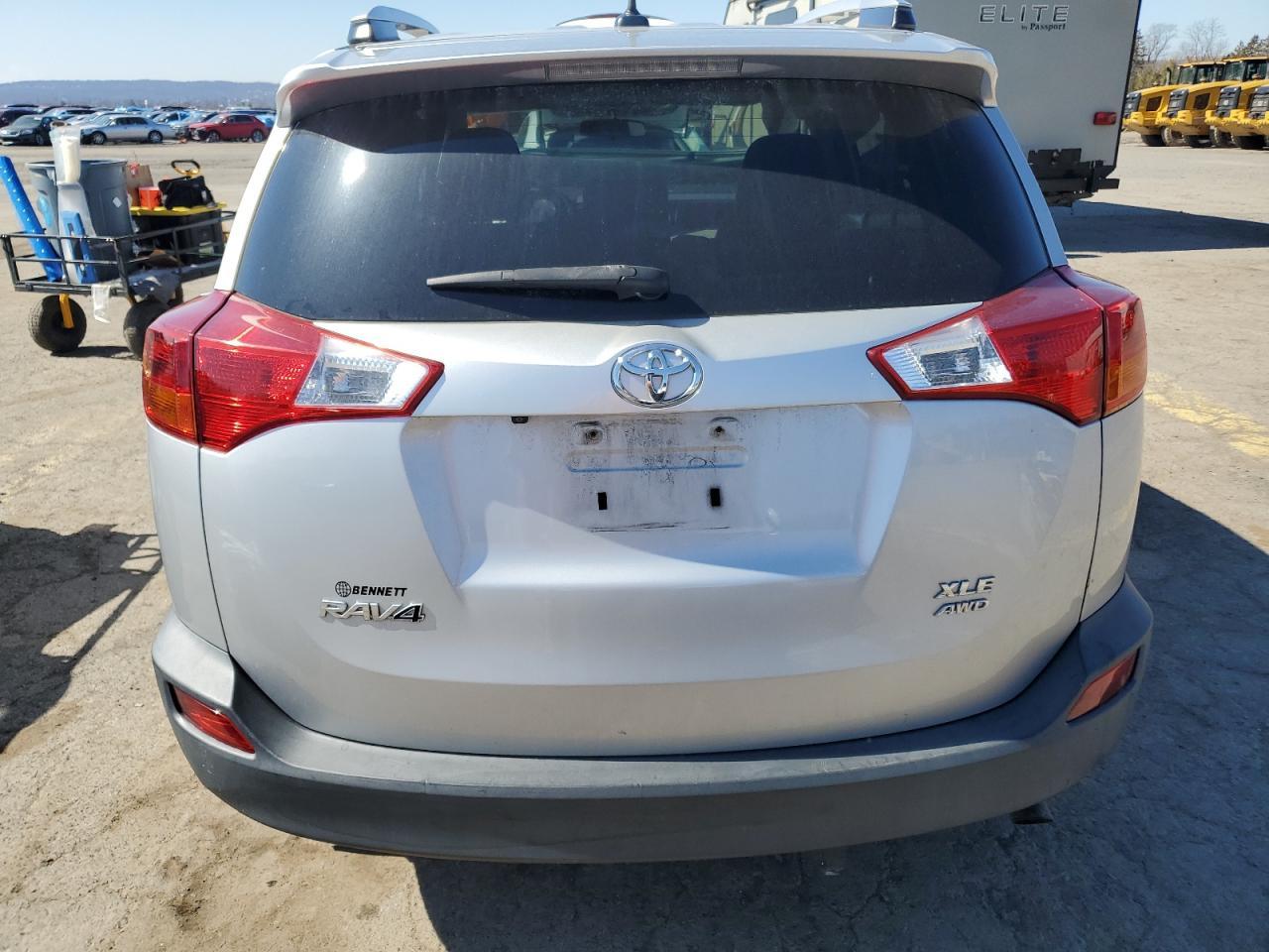 2015 TOYOTA RAV4 XLE - Image 6