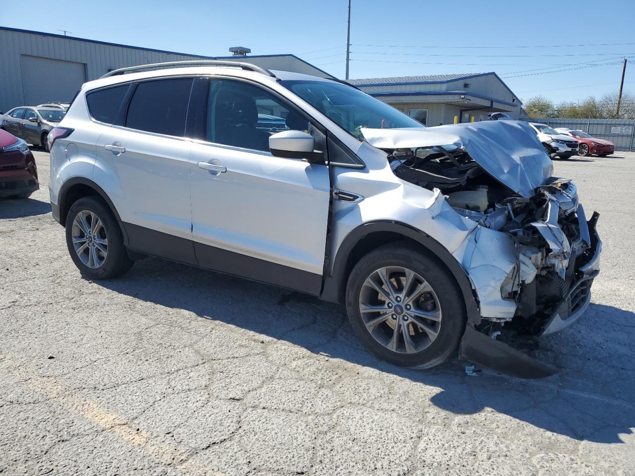 2017 FORD ESCAPE SE - Фото 4