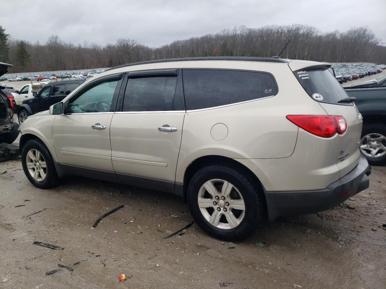 2011 CHEVROLET TRAVERSE L - Фото 2