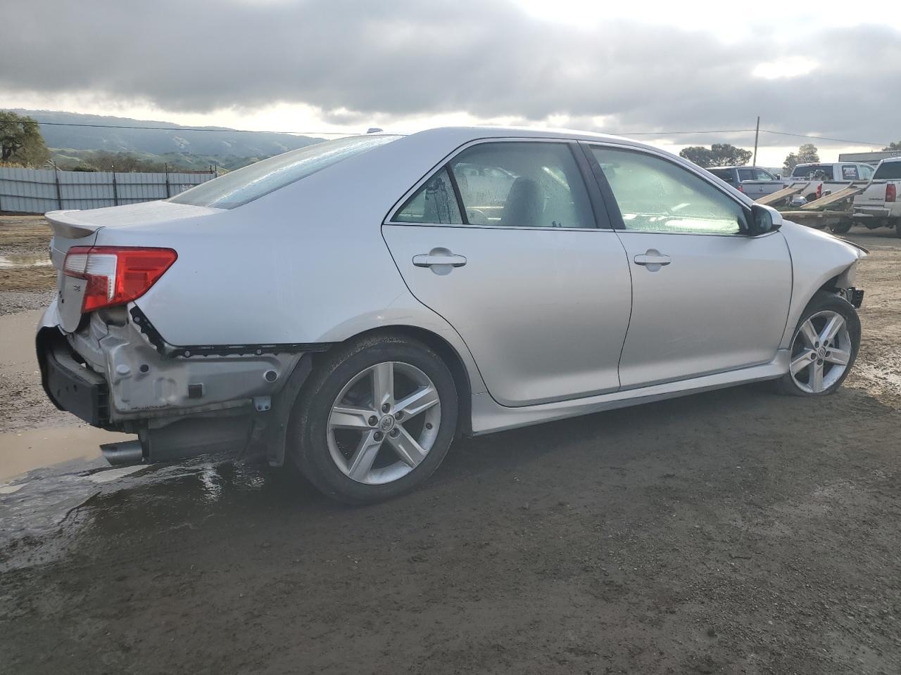 2014 TOYOTA CAMRY L - Фото 3