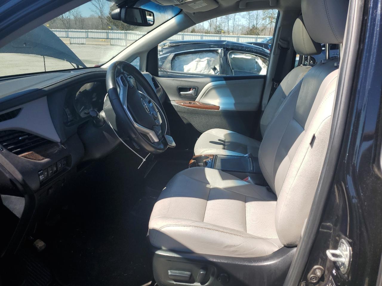 2015 TOYOTA SIENNA XLE - Фото 7