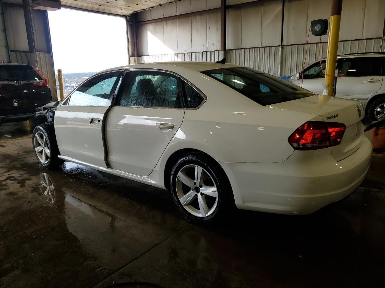 2015 VOLKSWAGEN PASSAT S - Фото 2