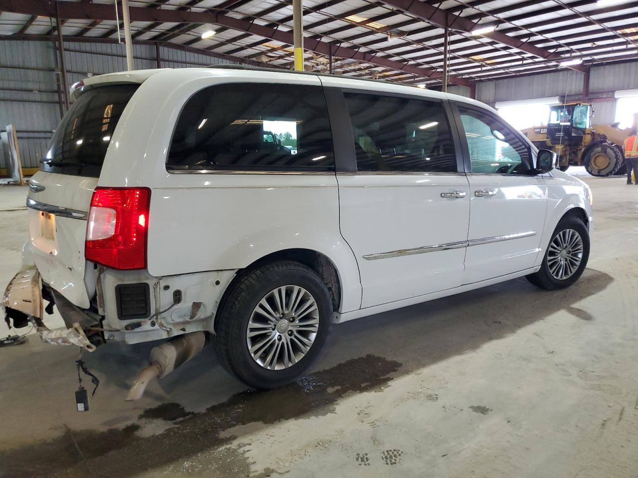 2014 CHRYSLER TOWN & COU - Image 3