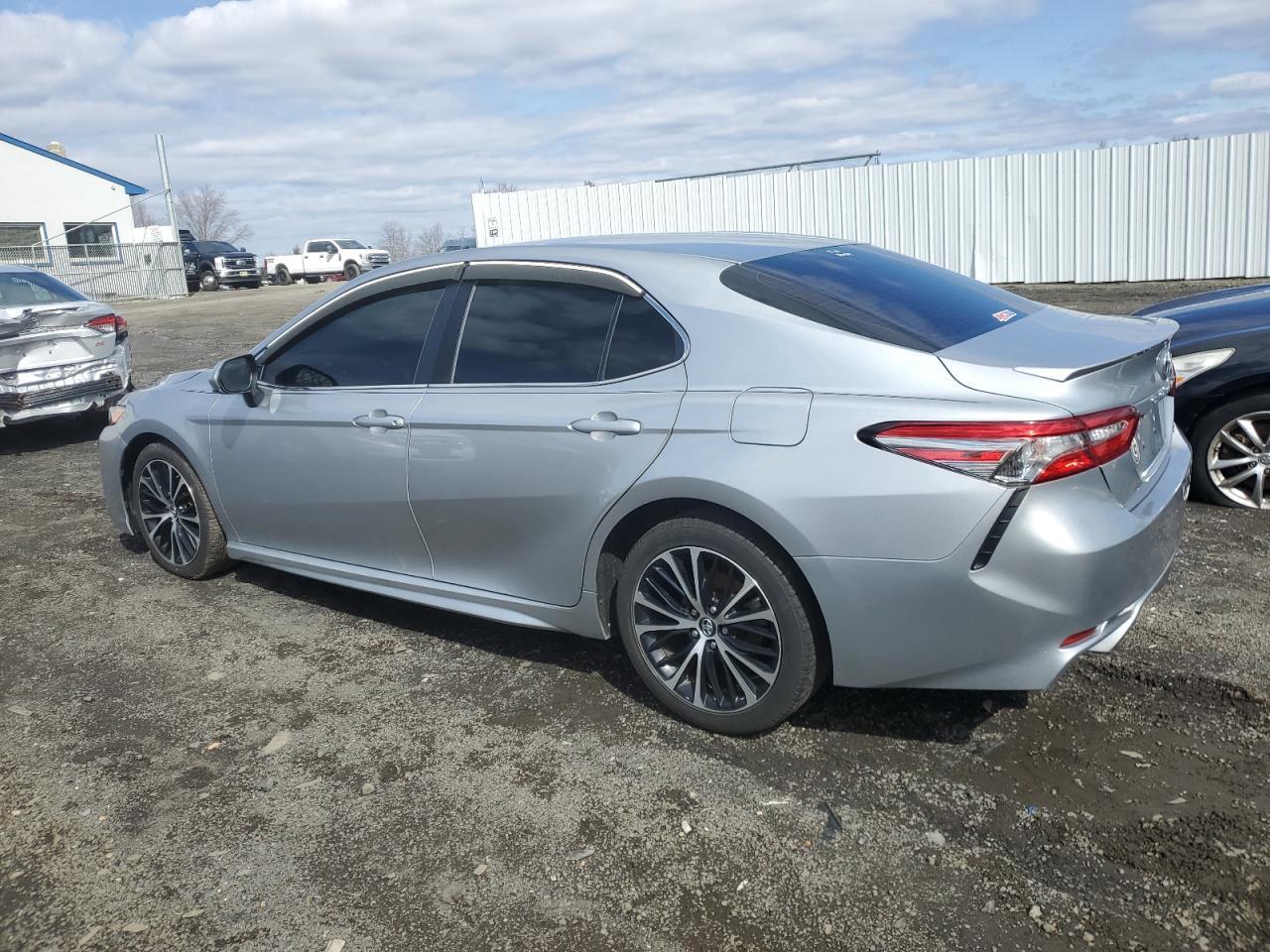 2018 TOYOTA CAMRY L - Фото 2