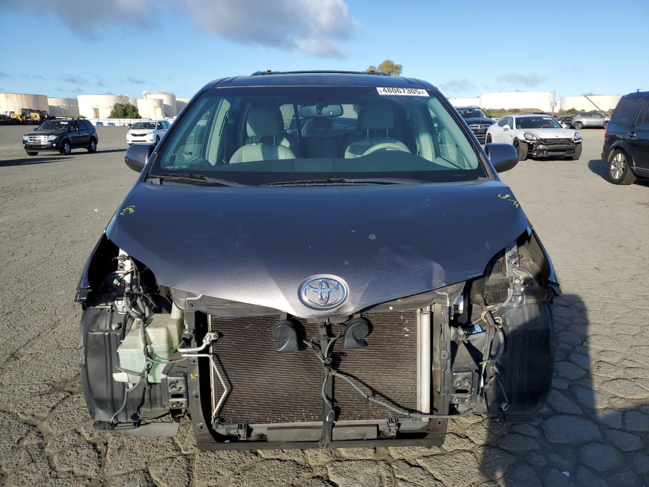 2011 TOYOTA SIENNA XLE - Image 5