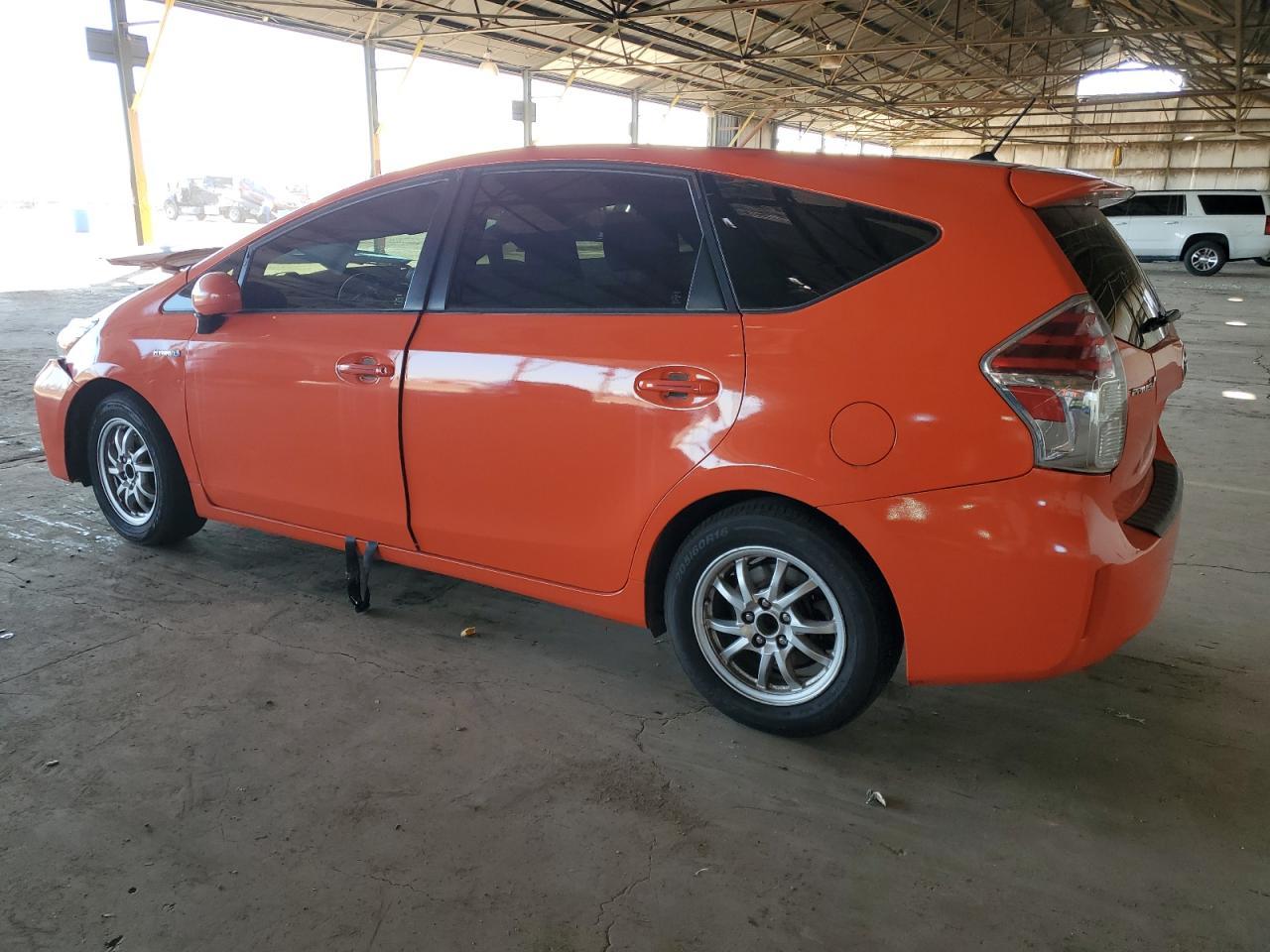 2015 TOYOTA PRIUS V - Фото 2