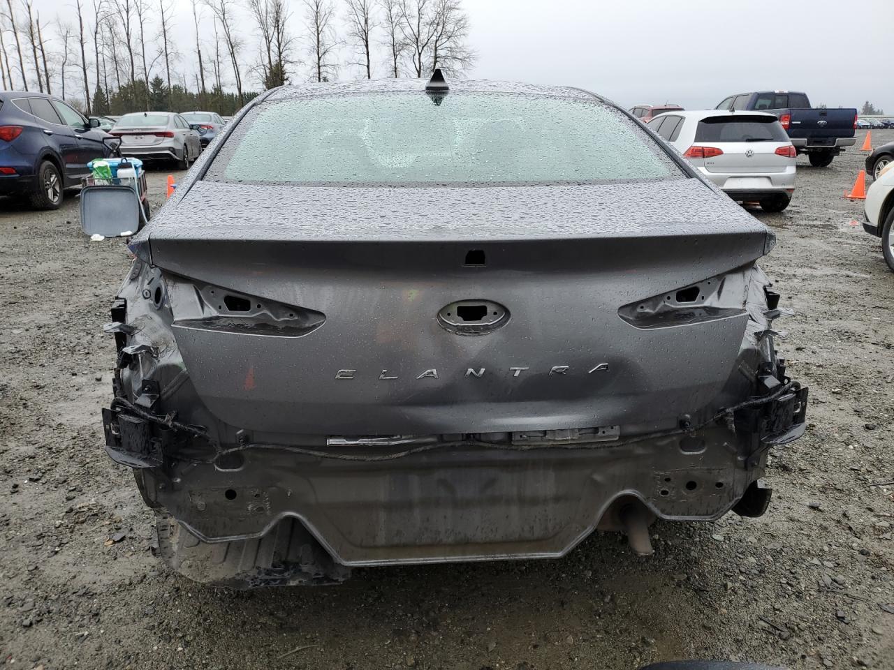 2019 HYUNDAI ELANTRA SE - Image 6