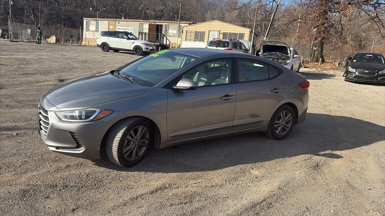 2018 HYUNDAI ELANTRA SE - Фото 2